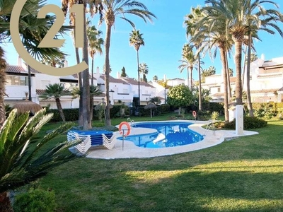 Piso de alquiler en Avenida de Albatros, Bahía de Marbella