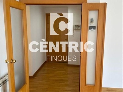 Piso en venta , con 83 m2, 3 habitaciones y 2 baños y ascensor. en Terrassa