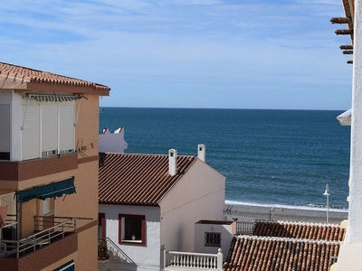 Piso en venta en Algarrobo-Costa de 2 habitaciones con garaje y balcón