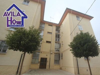 Piso en venta en calle Doña Urraca de 3 habitaciones con balcón y calefacción