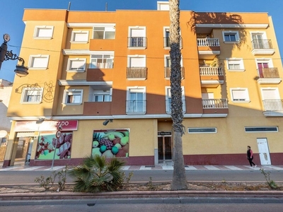 Piso en venta en calle Pintor Rosales de 93 habitaciones con terraza y balcón