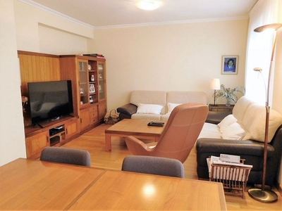 Piso en venta en Centro - Vitoria-Gasteiz de 3 habitaciones con terraza y calefacción