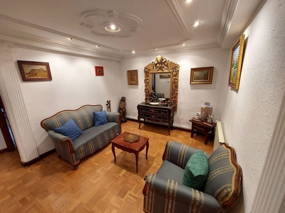 Piso en venta en Centro - Vitoria-Gasteiz de 4 habitaciones con terraza y calefacción