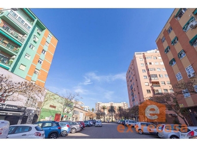 Piso en venta en Huerta Rosales - Valdepasillas de 3 habitaciones con terraza y garaje