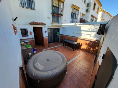 Venta Casa adosada Algeciras. Plaza de aparcamiento con balcón calefacción central 115 m²
