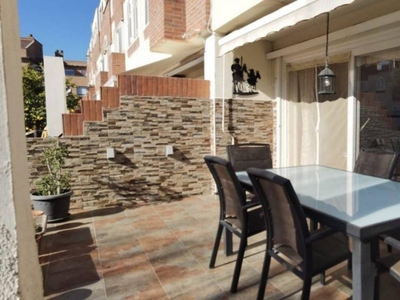 Venta Casa adosada Castelldefels. Buen estado con terraza 230 m²