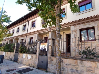 Venta Casa adosada en Antonio Oncala Soria. Con balcón 255 m²