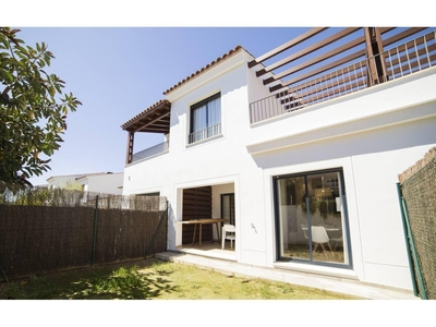 Venta Casa adosada en Calle Alfred Sisley Cambrils. Buen estado con terraza 110 m²