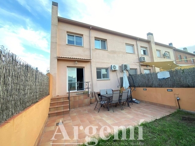 Venta Casa adosada en Calle Arquitecte Sert Palau-solità i Plegamans. Buen estado con terraza 160 m²