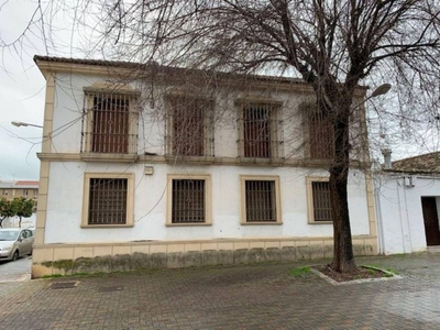 Venta Casa adosada en Calle Beato Henares Córdoba. A reformar plaza de aparcamiento con balcón 1071 m²