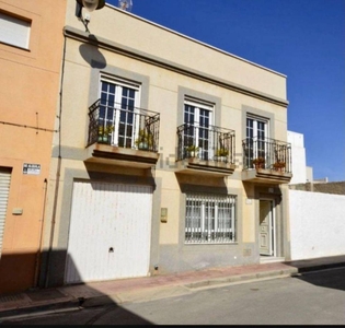 Venta Casa adosada en Calle Estrella de Mar Almería. Buen estado plaza de aparcamiento 192 m²