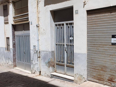 Venta Casa adosada en Calle los Silleros Segorbe. A reformar plaza de aparcamiento con balcón 174 m²