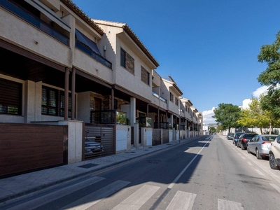 Venta Casa adosada en Galeno 70 Armilla. Con terraza 194 m²