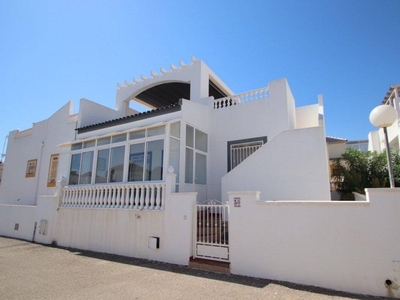 Venta Casa adosada en mulhacen Torrevieja. Con terraza 75 m²