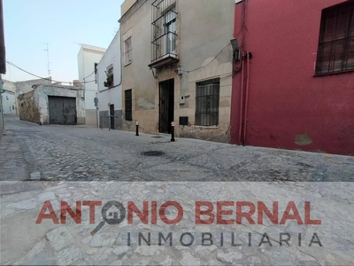 Venta Casa adosada Jerez de la Frontera. A reformar con terraza 160 m²