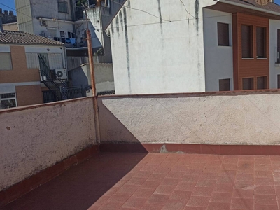 Venta Casa adosada Linares. A reformar plaza de aparcamiento con terraza 280 m²