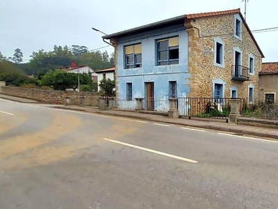 Venta Casa rústica en Barrio la Herrería Alfoz de Lloredo. A reformar 640 m²