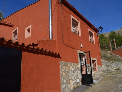 Venta Casa rústica en Calle Cerro Barajas de Melo. Muy buen estado 120 m²
