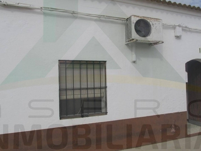 Venta Casa rústica en Plaza Juan Ramon Jimenez Aznalcázar. Buen estado 65 m²