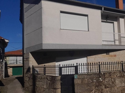Venta Casa rústica en Sobrado O Pereiro de Aguiar. Muy buen estado plaza de aparcamiento 200 m²