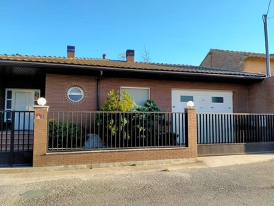 Venta Casa unifamiliar Almenar. Buen estado con terraza 200 m²