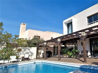 Venta Casa unifamiliar Almería. Con terraza 446 m²