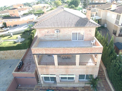 Venta Casa unifamiliar Chiva. Con terraza 440 m²