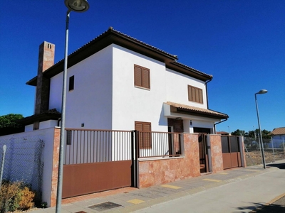 Venta Casa unifamiliar El Carpio. Con terraza 215 m²