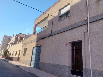 Venta Casa unifamiliar en Calle ARGENTINA El Ejido. Buen estado con terraza 240 m²