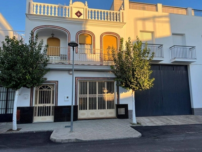 Venta Casa unifamiliar en Calle BRASIL 44 Los Palacios y Villafranca. Con balcón 169 m²