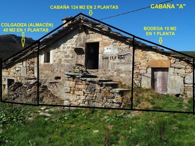 Venta Casa unifamiliar en Calle Estacas de Trueba (El Pardo 2) 50 Espinosa de los Monteros. A reformar con terraza 282 m²