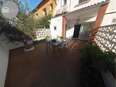 Venta Casa unifamiliar en Calle ESTALVI Sabadell. Buen estado con terraza 100 m²
