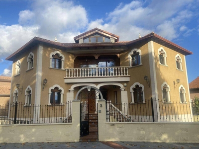 Venta Casa unifamiliar en Calle GLORIETA DE ARROYO 3 Arroyo de la Encomienda. Con balcón 290 m²