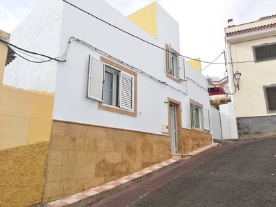 Venta Casa unifamiliar en Calle La Montañeta Firgas. Buen estado con terraza 115 m²
