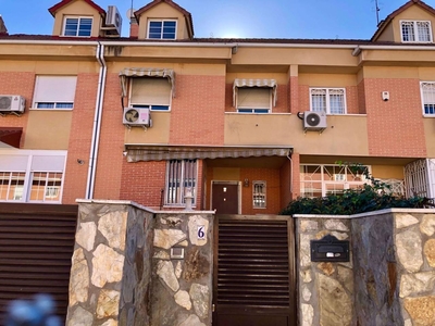 Venta Casa unifamiliar en Calle Lagunas de ruidera 66 Parla. A reformar 210 m²