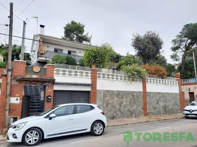 Venta Casa unifamiliar en Calle Lluis Domenech i Montaner Lliçà d'Amunt. A reformar con terraza 281 m²
