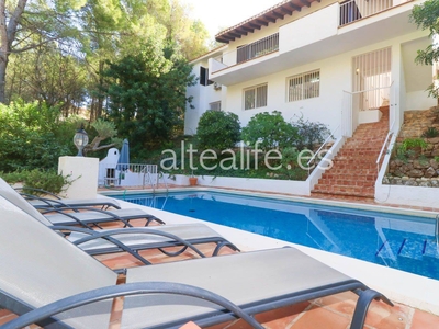 Venta Casa unifamiliar en Calle Principal de la Sierra Altea. Muy buen estado plaza de aparcamiento con terraza calefacción central 1854 m²