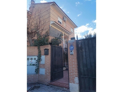 Venta Casa unifamiliar en Calle San Miguel Aranjuez. Buen estado con terraza 329 m²