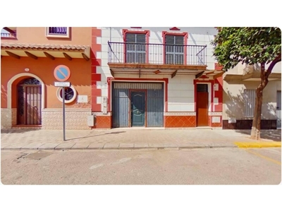 Venta Casa unifamiliar en Calle TIXE Dos Hermanas. Buen estado con terraza 285 m²
