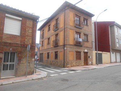 Venta Casa unifamiliar en Calle Victoriano Martínez León. Buen estado con terraza 269 m²