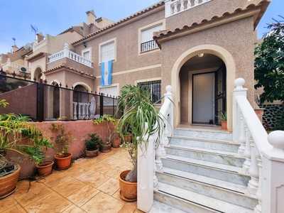 Venta Casa unifamiliar en Canarias Santa Pola. Con terraza 111 m²