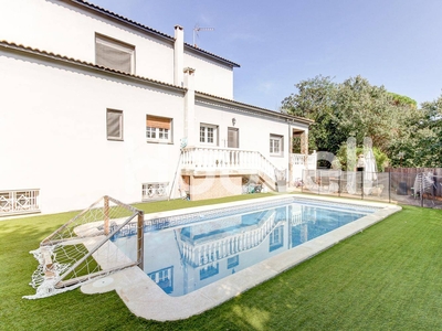 Venta Casa unifamiliar en dels Xiprers Castellar del Vallès. Buen estado con terraza 244 m²