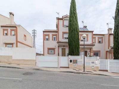 Venta Casa unifamiliar en Jorge Luis Borges Atarfe. Con terraza 230 m²