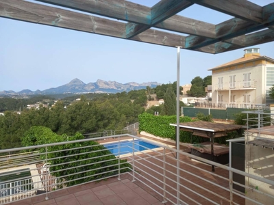 Venta Casa unifamiliar en Urbanización Las Mimosas Altea. Buen estado con terraza 150 m²