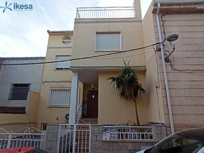 Venta Casa unifamiliar Jaén. Con terraza 331 m²