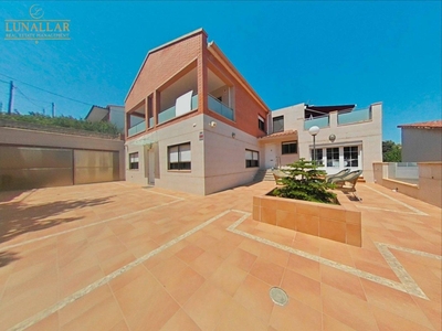 Venta Casa unifamiliar Sant Boi de Llobregat. Buen estado con terraza 360 m²