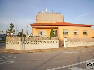 Venta Casa unifamiliar Sarrià de Ter. Plaza de aparcamiento calefacción individual 108 m²