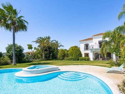 Venta Chalet en Avenida La Cala de MIjas s/n Mijas. Buen estado plaza de aparcamiento 550 m²