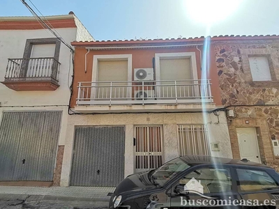 Venta Chalet en Calle Ponferrada Linares. Con terraza 158 m²