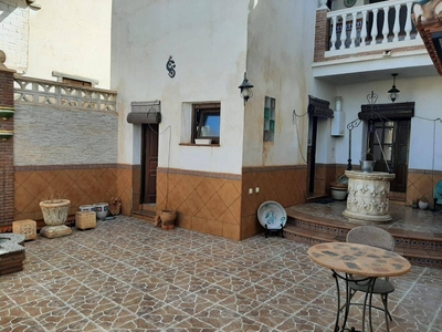 Venta Chalet en Santisima Trinidad El Pinar. Con terraza 310 m²
